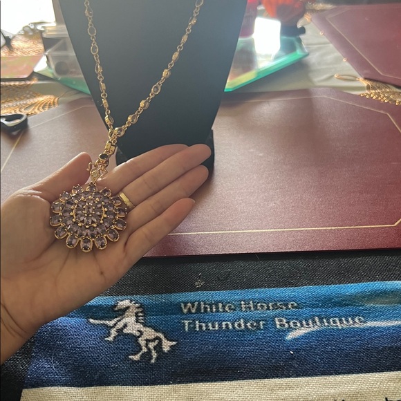 Elegant Asian Royal Gold plated and Purple Pendant Necklace 22 inch - Picture 6 of 7